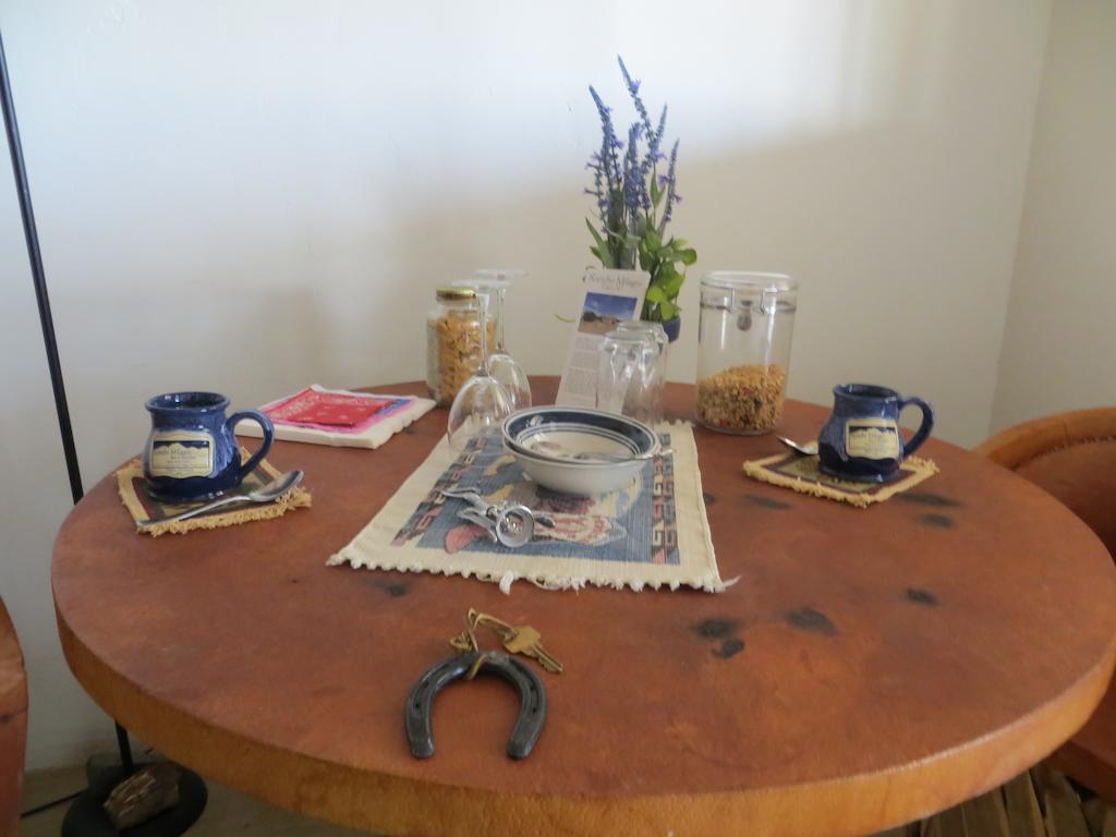 Rancho Milagro Bed & Breakfast Elgin Ruang foto